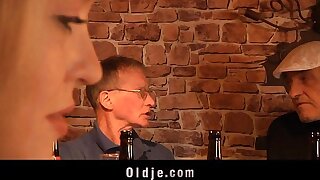 English oldman fucks cute american kermis in a pub