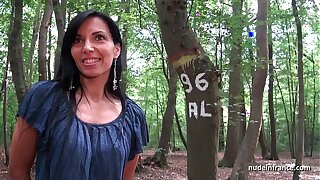 Georgous amateur exhib milf gets rendez vous in a wood before anal sex at home